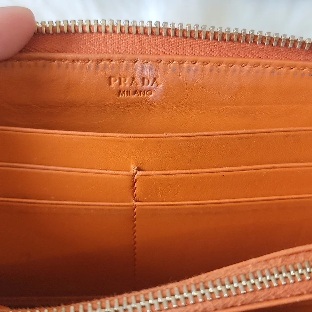 PRADA - Picture 16 of 17